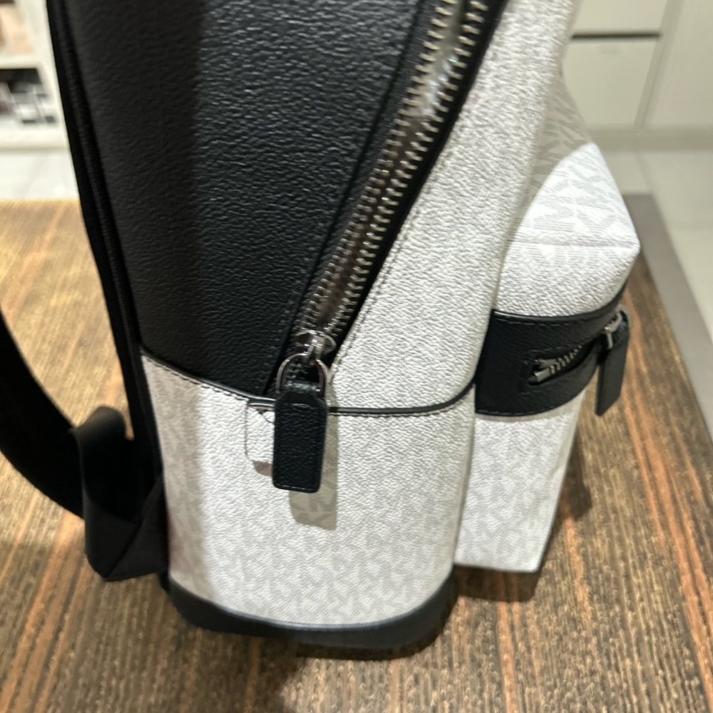 Michael Kors Cooper Canvas dome Backpack NWT new with tag white - Picture 13 of 15